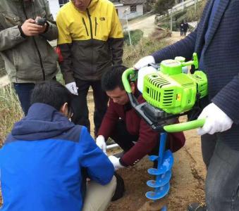 在某铀矿区演示α杯法测氡